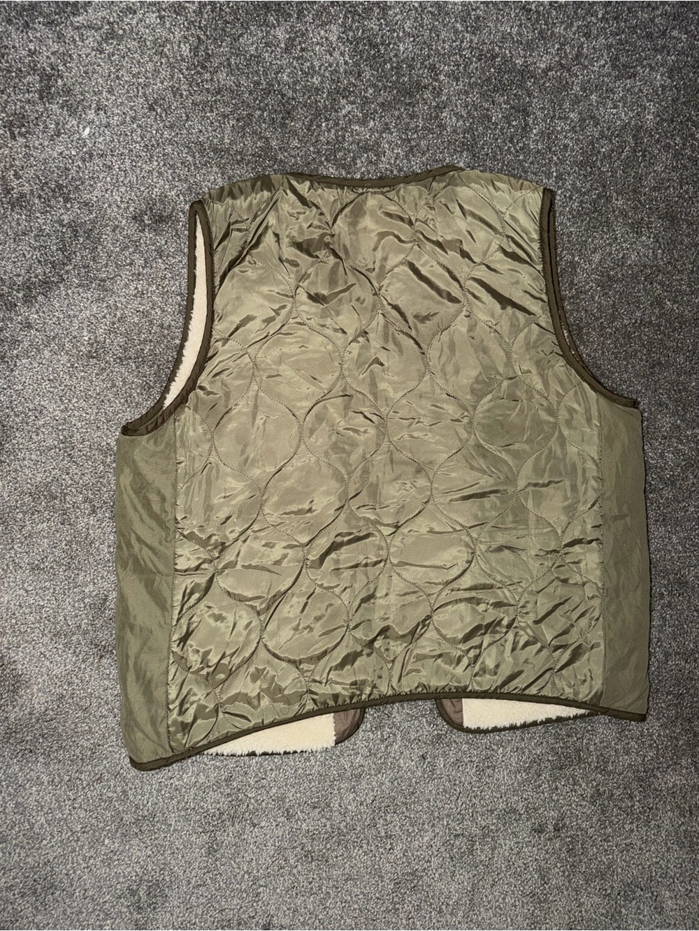 Abercrombie & Fitch Olive and Cream Sherpa-Lined Vest - Picture 4 of 7